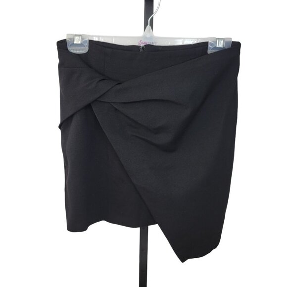 Aritzia Dresses & Skirts - Aritzia Babaton Jethro Skirt Size 6 Black Twist
